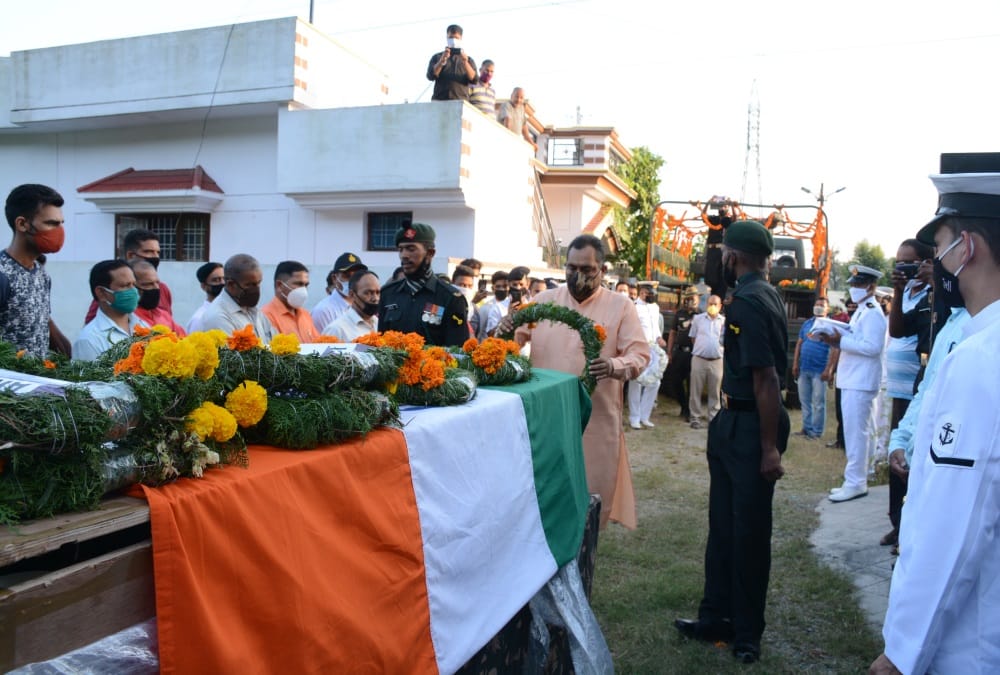 Glider Crash in kochi: Lieutenant Rajiv Funeral in Dehradun, Family Emotional Photos
