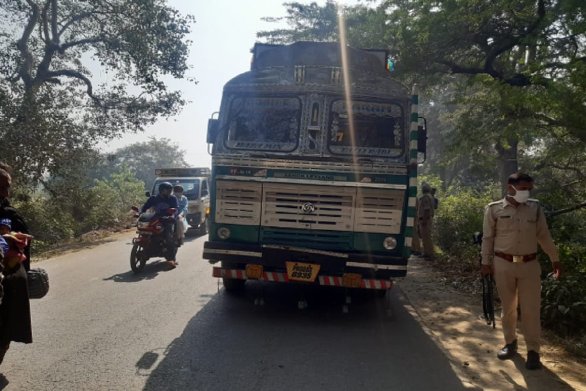 Three has died including father and daughter in road accident at Muzaffarnagar