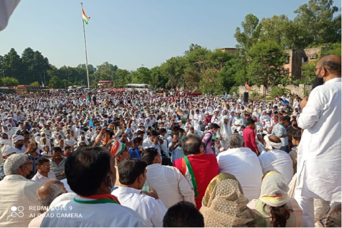 Congress workers protest against agricultural law and Hathras scandal in Muzaffarnagar