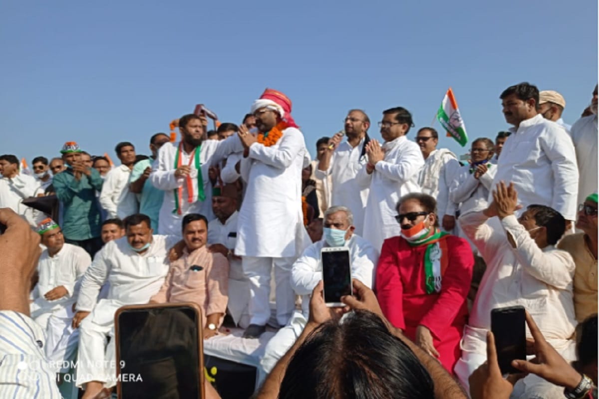 Congress workers protest against agricultural law and Hathras scandal in Muzaffarnagar