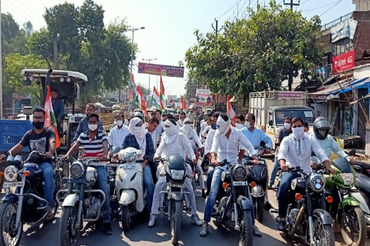 Congress workers protest against agricultural law and Hathras scandal in Muzaffarnagar