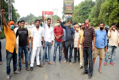 In Prayagraj, the anger of the townsfolk erupted, road jams surrounded the sub-center at many places