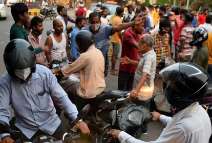 In Prayagraj, the anger of the townsfolk erupted, road jams surrounded the sub-center at many places
