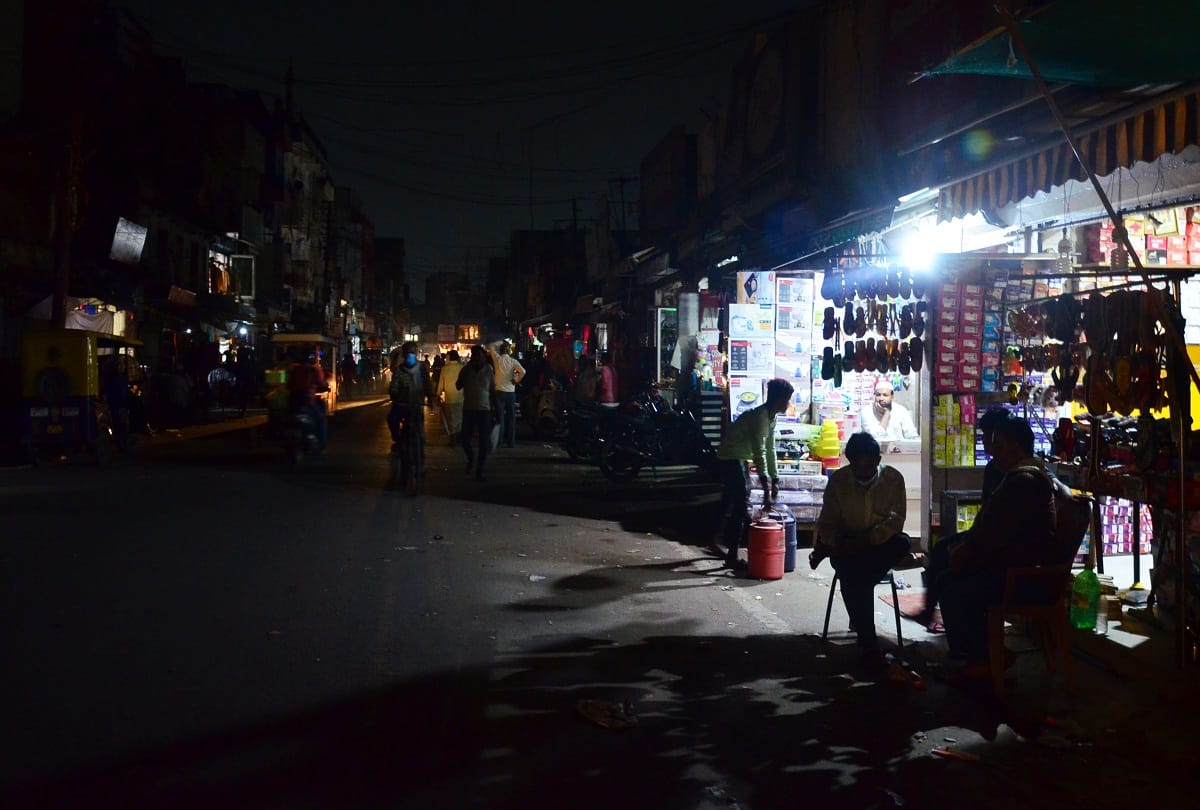 Electricity workers on strike, Situation like blackout in Prayagraj