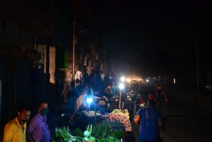 Electricity workers on strike, Situation like blackout in Prayagraj