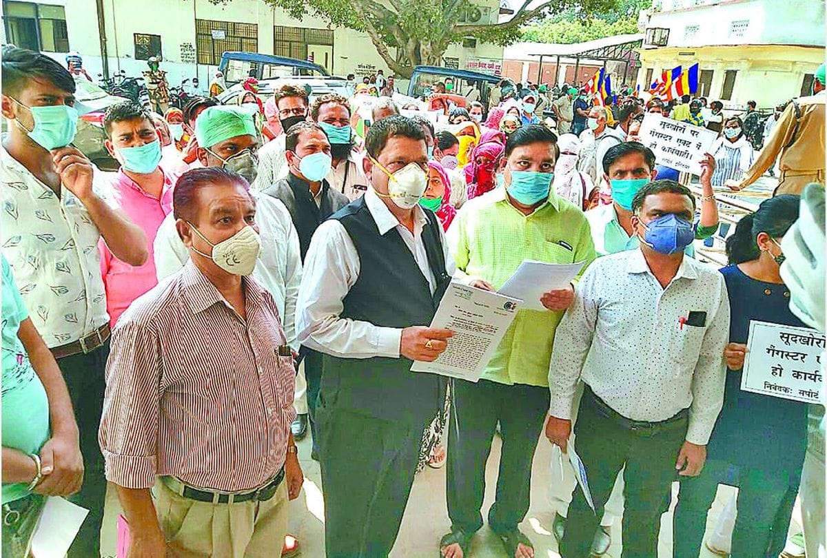 money lenders illegally occupied the house of victim in agra