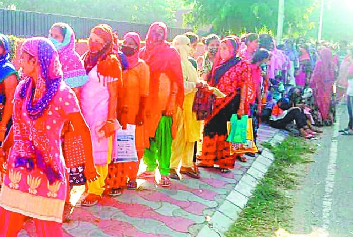 Social distancing protocol violation during the distribution of ration