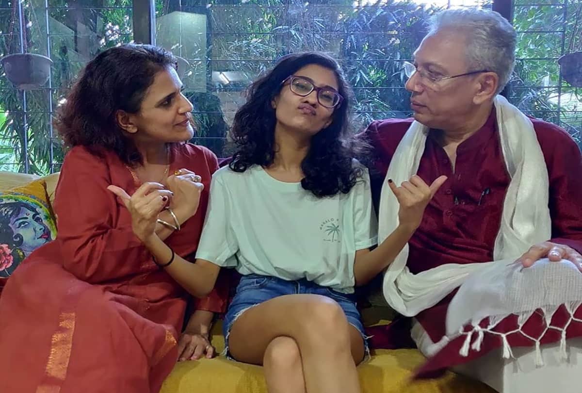 Sushmita Sen Elder Daughter Renee Sen To Make Her Debut With Suttabazi