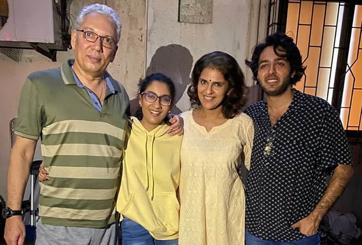 Sushmita Sen Elder Daughter Renee Sen To Make Her Debut With Suttabazi