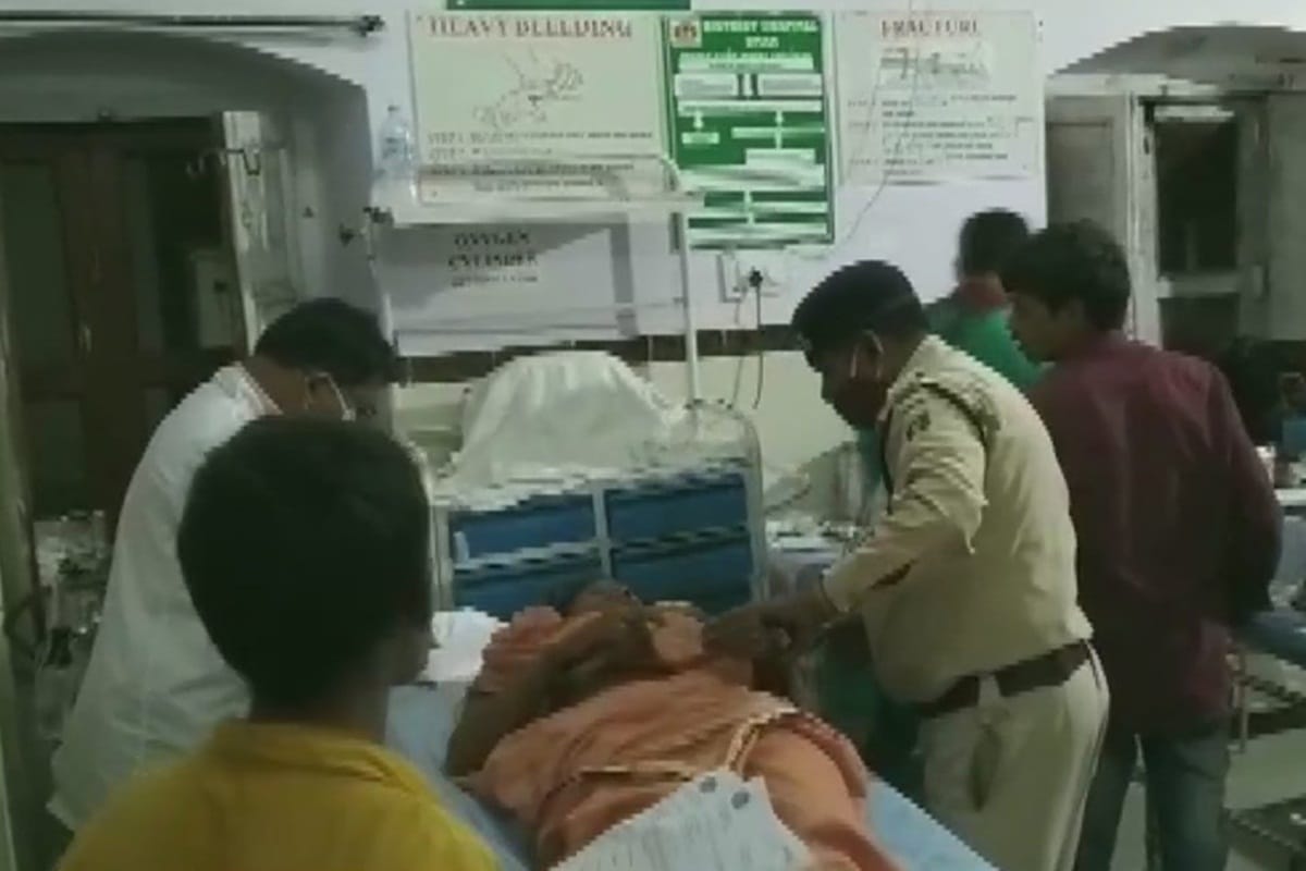road accident tanker collided with pickup vehicle many daily wagers injured and died driver is on run