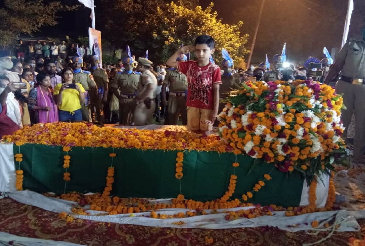 Martyred Shailendra pratap singh sopore terror attack crowd gathered to get a glimpse in raebareli