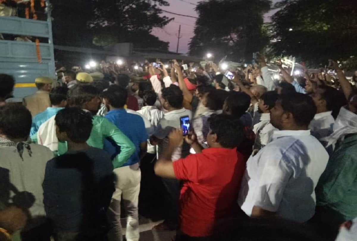 Martyred Shailendra pratap singh sopore terror attack crowd gathered to get a glimpse in raebareli