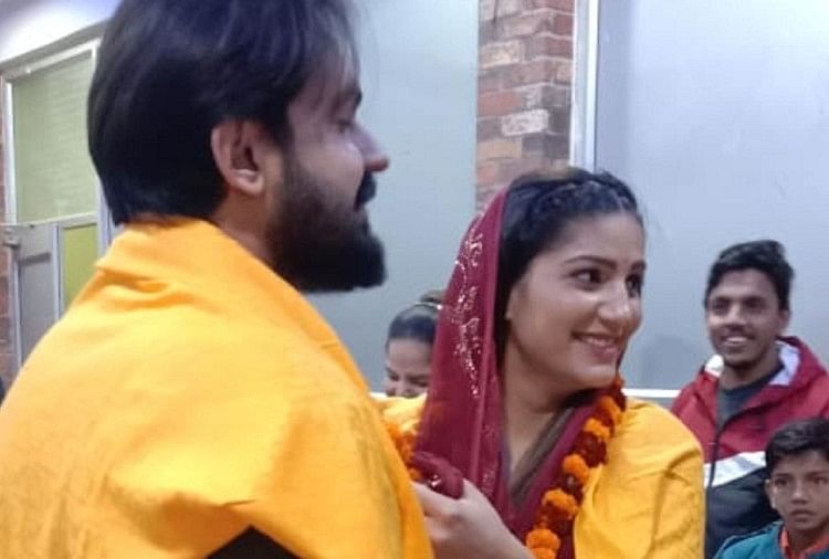 Sapna Chodri Xxx Nae Video - à¤¨ à¤¬à¥ˆà¤‚à¤¡ à¤¬à¤¾à¤œà¤¾ à¤”à¤° à¤¨ à¤¬à¤°à¤¾à¤¤, à¤¸à¤ªà¤¨à¤¾ à¤šà¥Œà¤§à¤°à¥€ à¤¨à¥‡ à¤à¤• à¤¨à¤¹à¥€à¤‚ à¤¦à¥‹ à¤¬à¤¾à¤° à¤•à¥€ à¤¥à¥€ à¤¶à¤¾à¤¦à¥€... à¤µà¤¾à¤¯à¤°à¤² à¤¹à¥à¤ˆ  à¤¤à¤¸à¥à¤µà¥€à¤°à¥‡à¤‚ - Sapna Choudhary Marriage With Veer Sahu In 