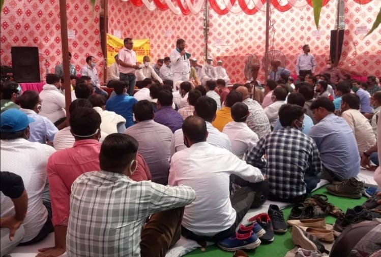 गाजियाबादः 37 घंटे बाद कार्य पर लौटे विद्युत कर्मी, निजीकरण का कर रहे