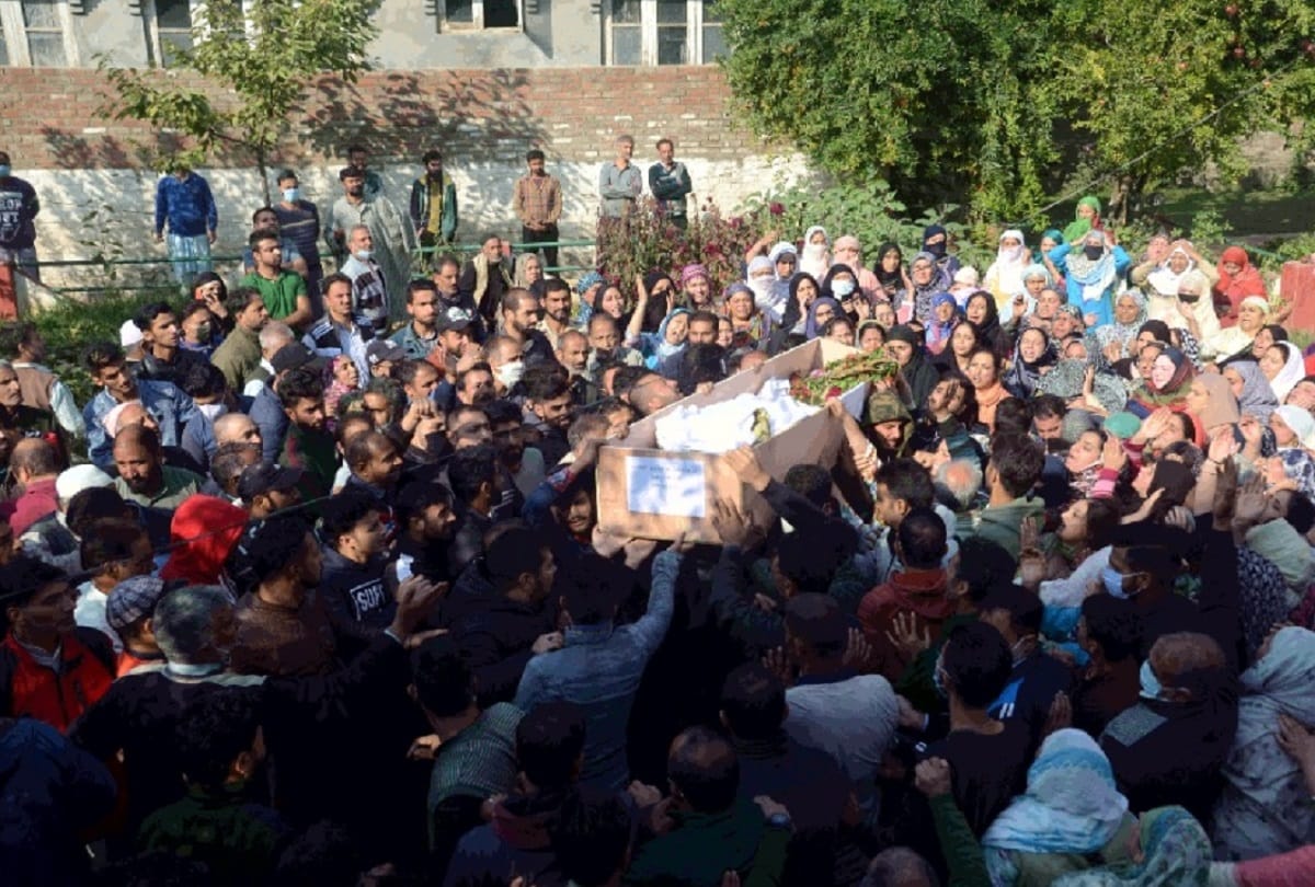 Constable Altaf Hussain martyred in JK while saving BJP leader see pictures of last rites 