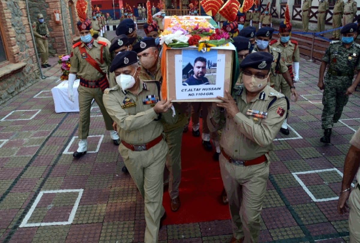 Constable Altaf Hussain martyred in JK while saving BJP leader see pictures of last rites 