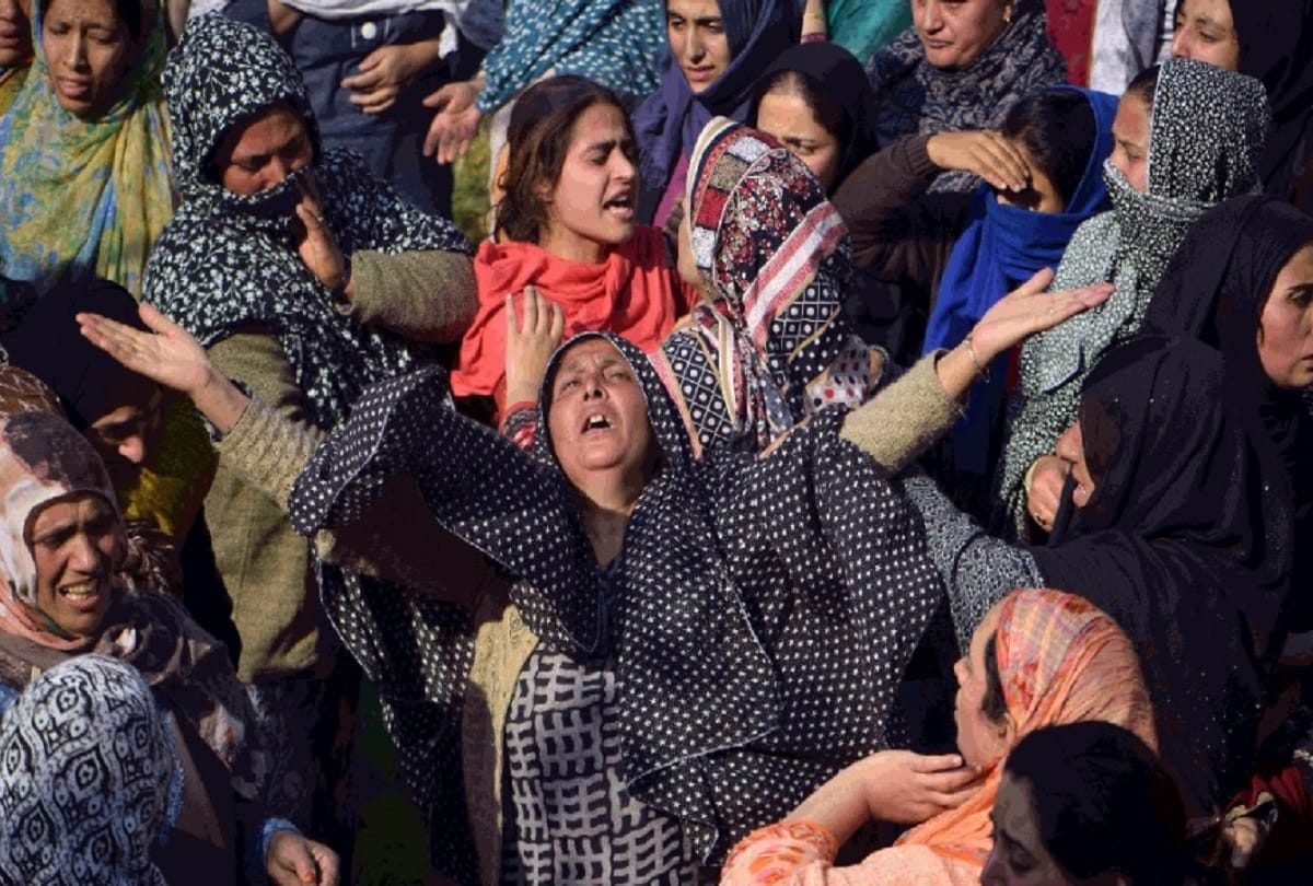 Constable Altaf Hussain martyred in JK while saving BJP leader see pictures of last rites 