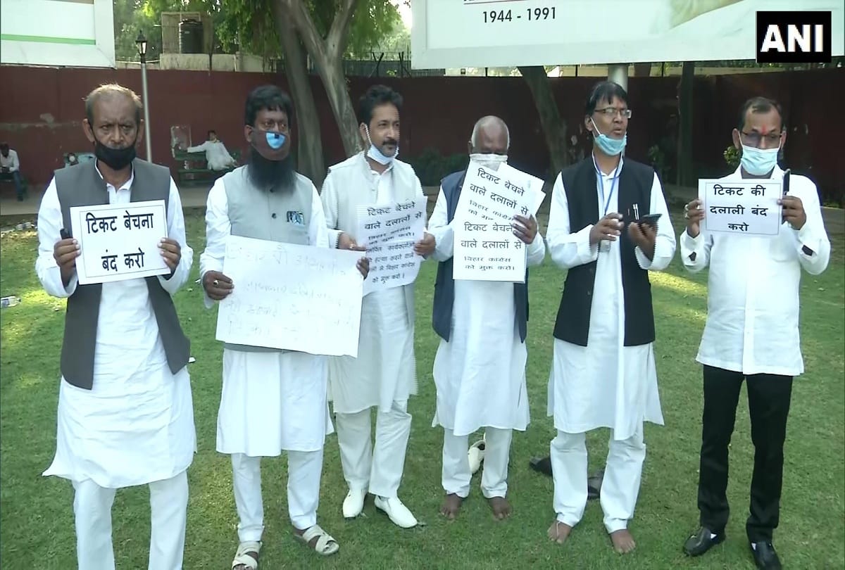Bihar Election 2020, Congress workers from Bihar protest outside party headquarters over the allotment of tickets in new delhi
