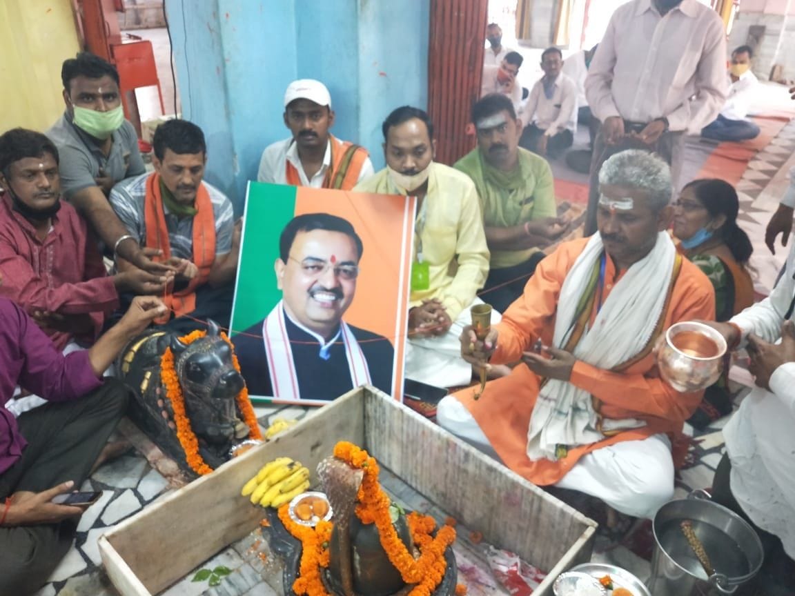 bjp workers organised rudrabhishek, prayed for keshav health