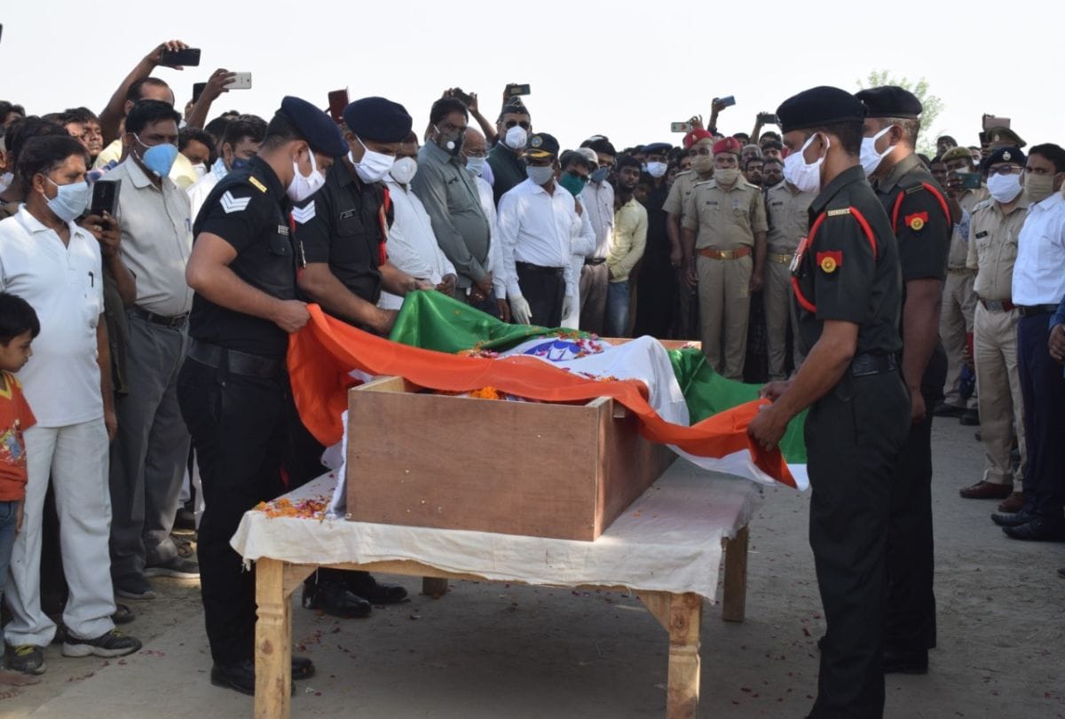 Martyr Virendra Yadav Cremated In Village