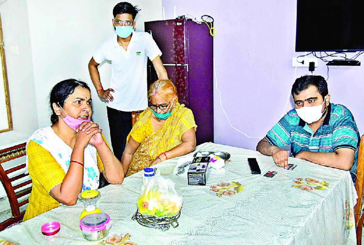 loot in home of food inspector in lucknow