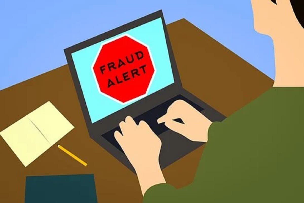 Accountant caught for stealing about two lakh rupees from his own lab