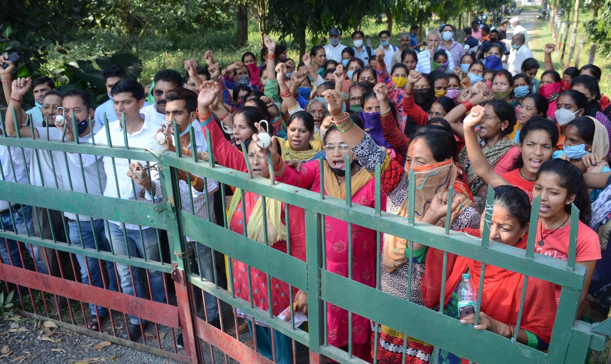 Villagers protest against the forest department on the demand of declaring leopards as cannibals