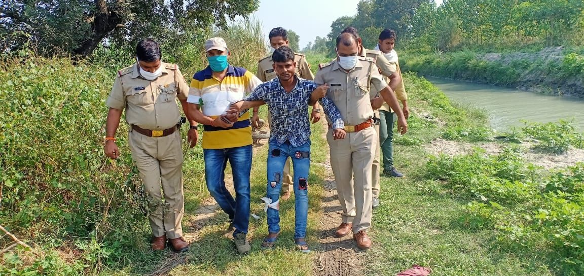 Police robbed in encounter, partner absconding