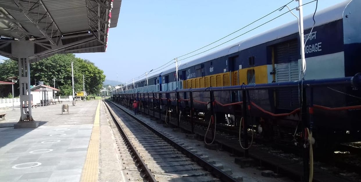 Break of trains here and there, mountain of troubles, local people, businessmen and tourists are worried about not running trains from Ramnagar