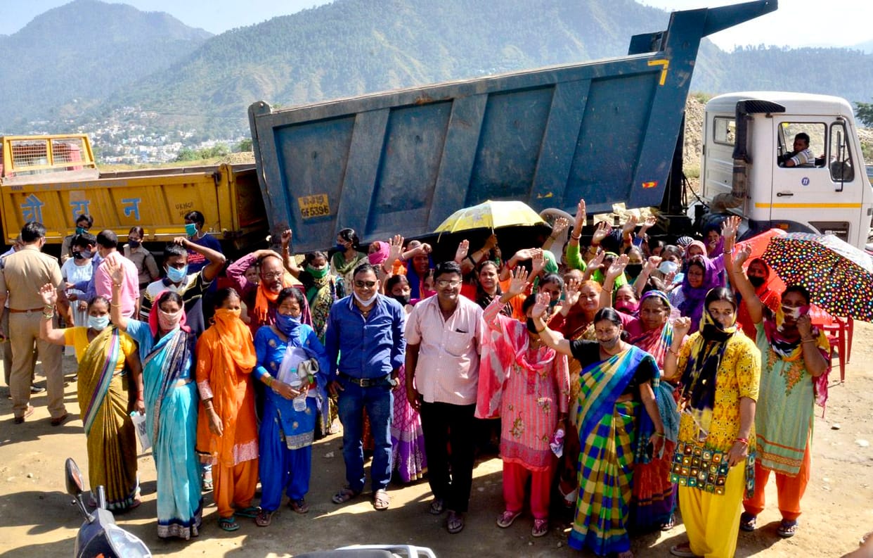Villagers stopped rail project work for four hours