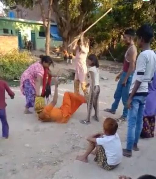 Mahilao me chale laathi Dande