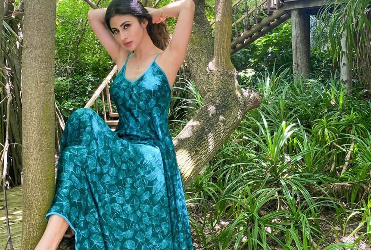 mouni roy latest vacation sizzling pic in green dress poses on the tree
