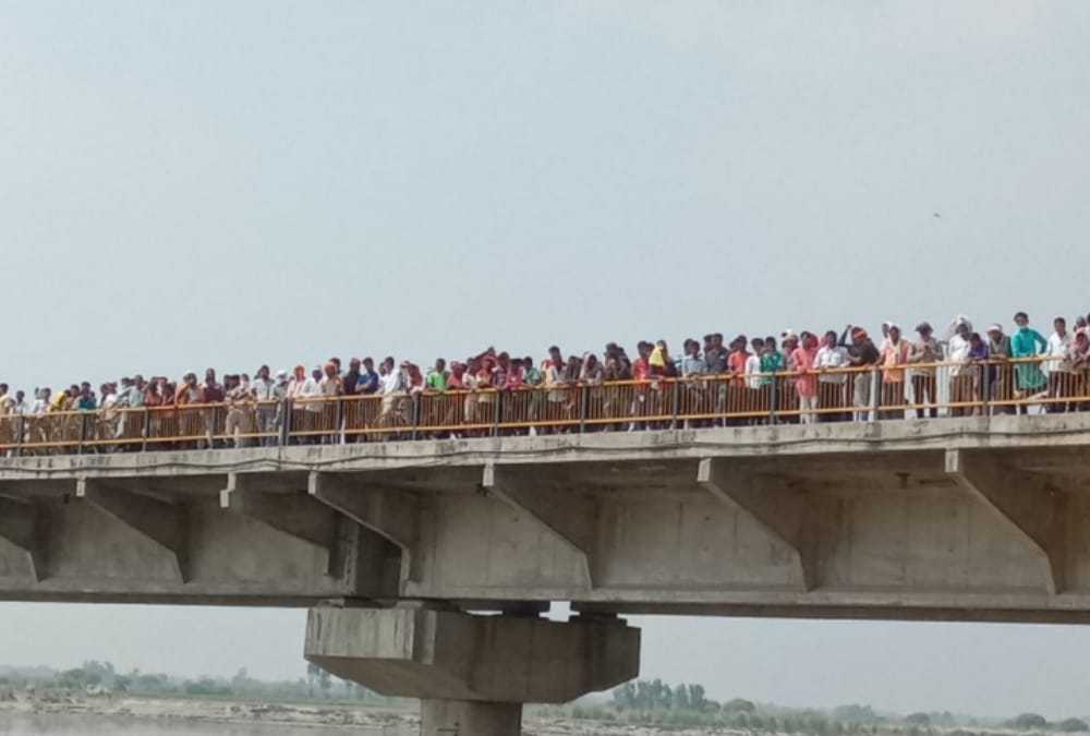 CRPF jawan's dead body cremated in Raebareli.
