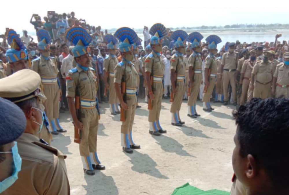 CRPF jawan's dead body cremated in Raebareli.