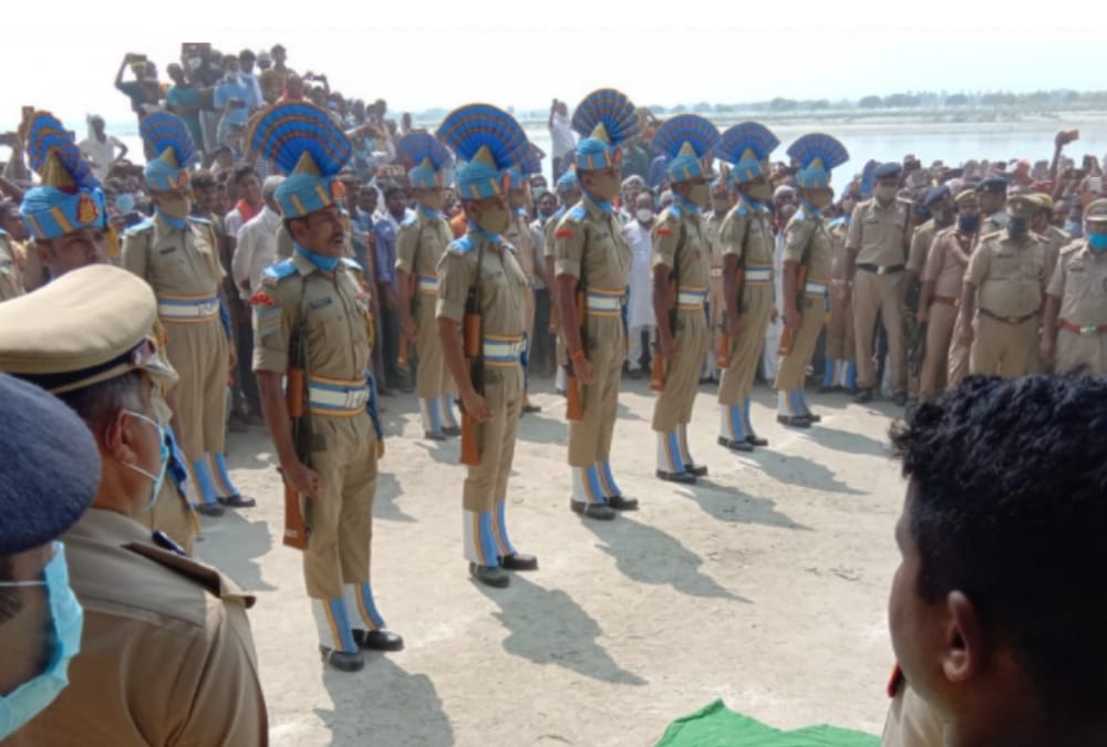 CRPF jawan's dead body cremated in Raebareli.