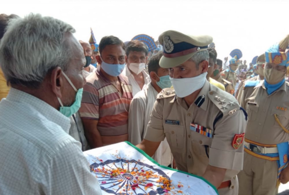CRPF jawan's dead body cremated in Raebareli.