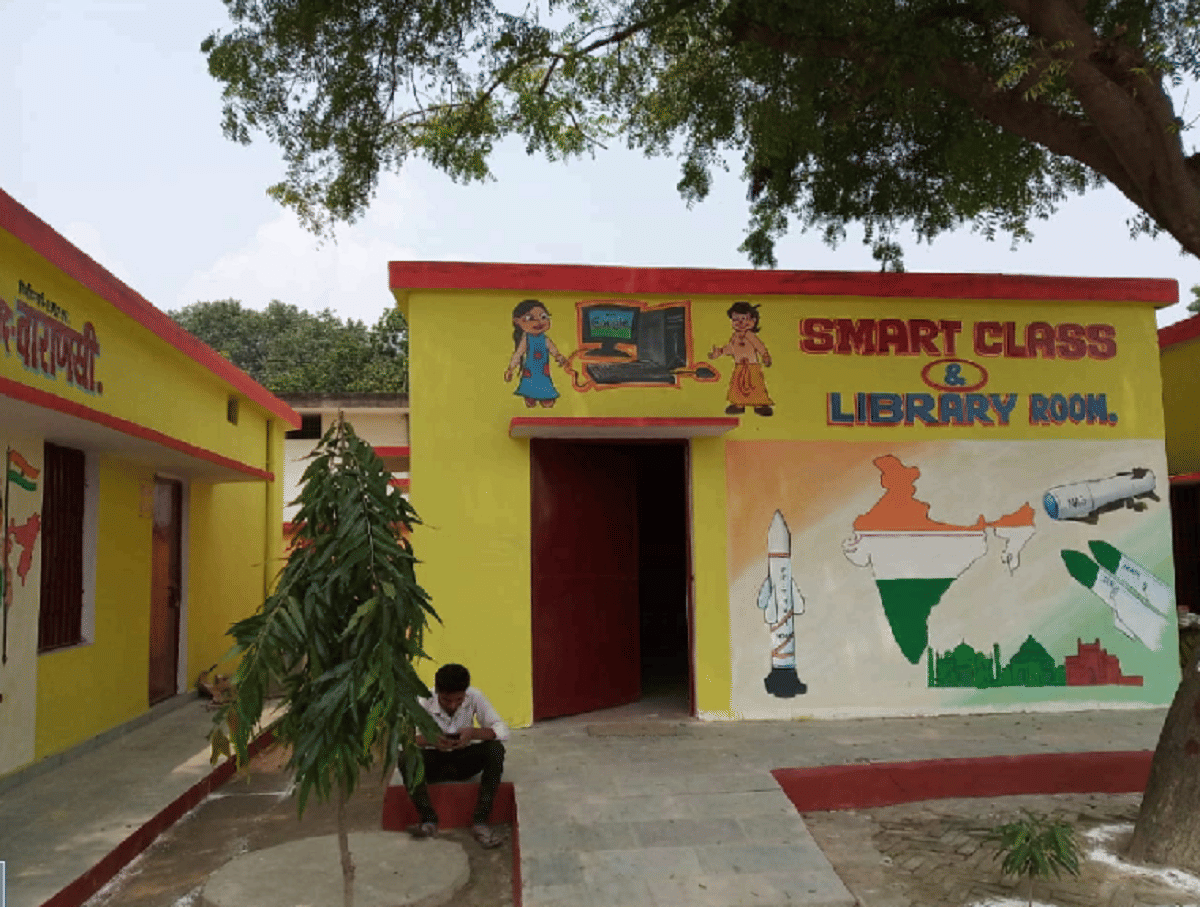 Banaras government school: studies here only on projector not blackboard