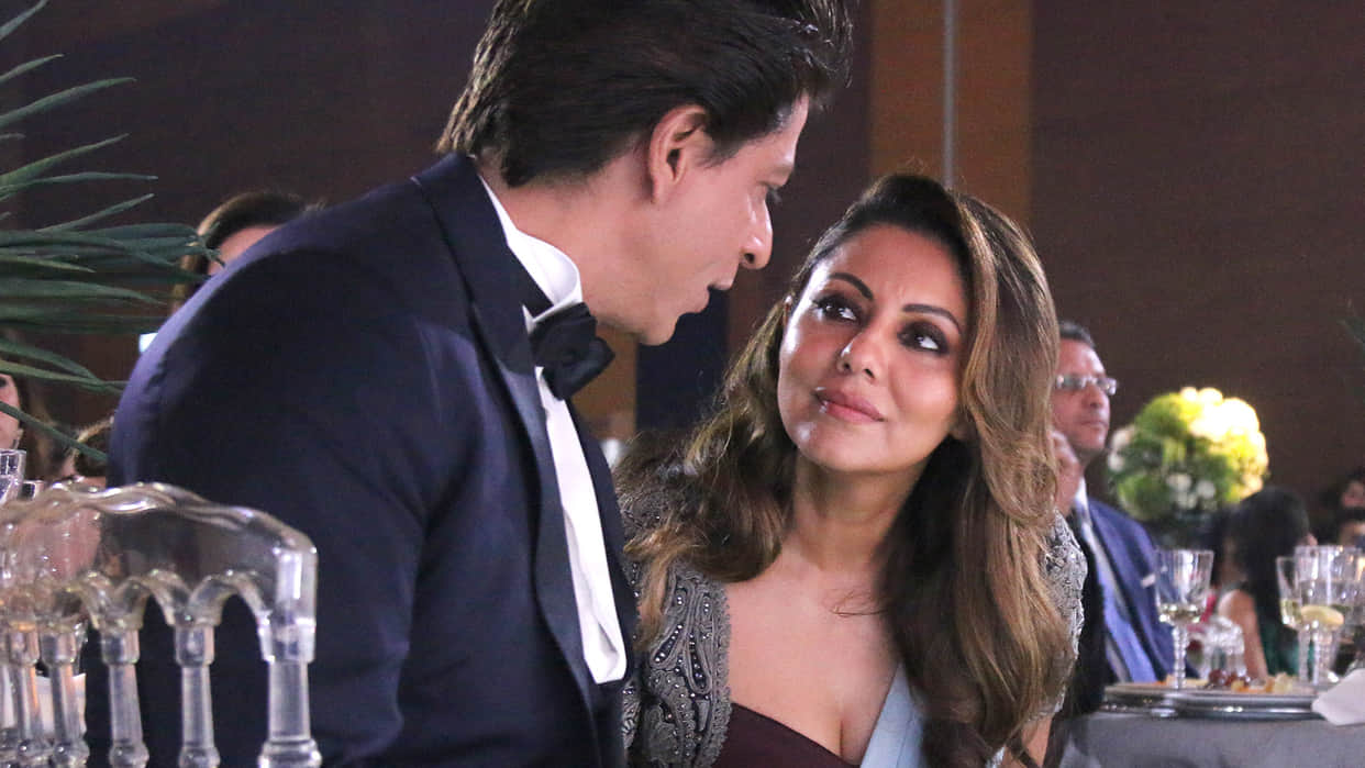 Shah Rukh Khan funny tweet over Gauri Khan wins An Award
