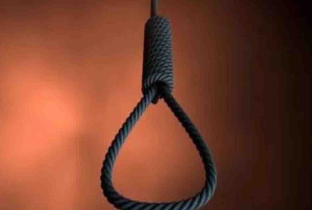 Farmer killed himself by hanging in chitrakoot