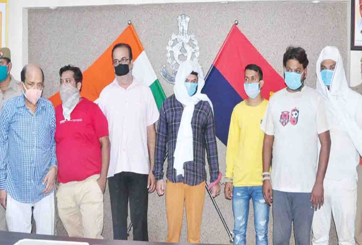 Seven arrested for betting online, 35 lakh recovered