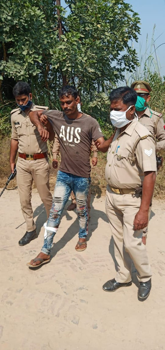 20 thousand prize go-smuggler arrested in encounter