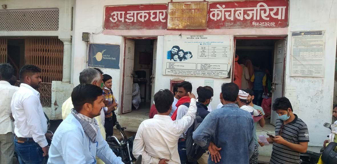 badamaash ne mahila ka mangalasootr jhapata