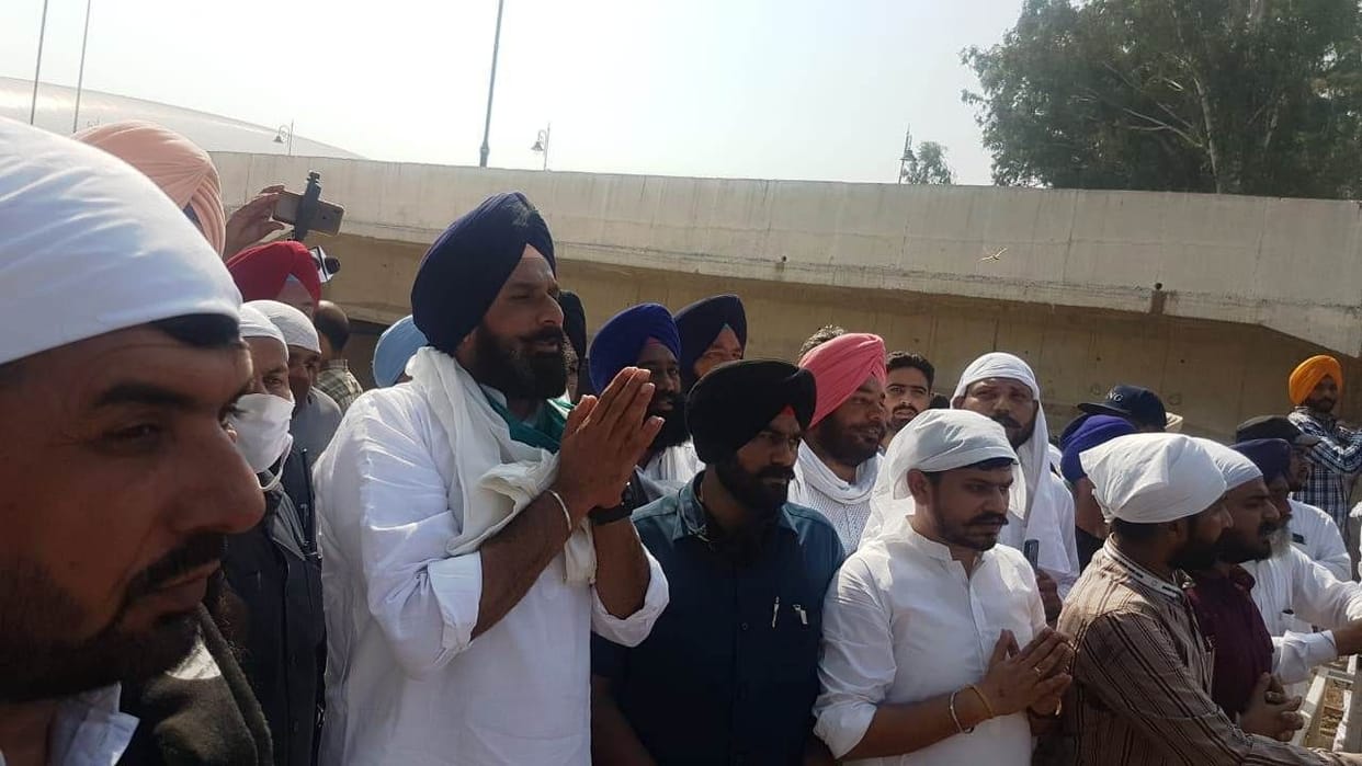 Majithia offered Ardas to open Kartarpur corridor