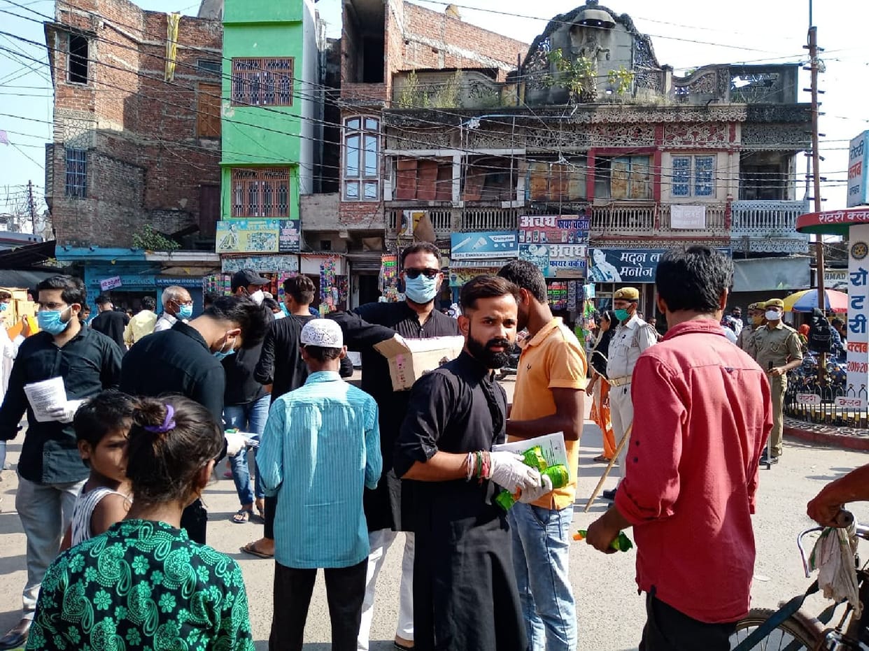 Juice packets distributed in memory of Imam Hussain