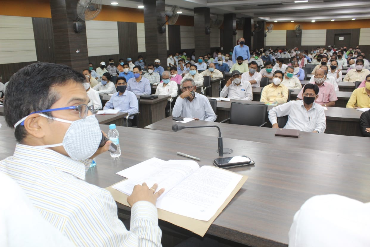 On October 11, a meeting was held in 59 centers for the preparation of the State Senior Administrative Service Examination