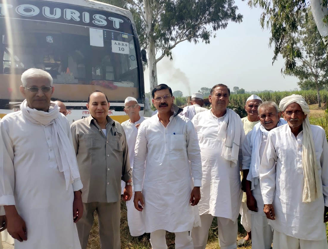 RLD workers left for Muzaffarnagar shouting slogans against the government