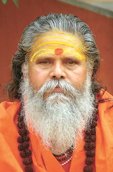 mahant narendra giri endorses yogi regime in hathras gangrape after new turn