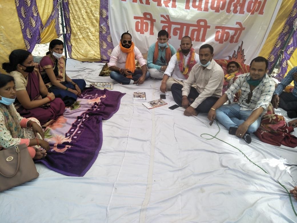 On the one hand, fasting and on the other hand, people protested barefoot for health facilities in Khairna