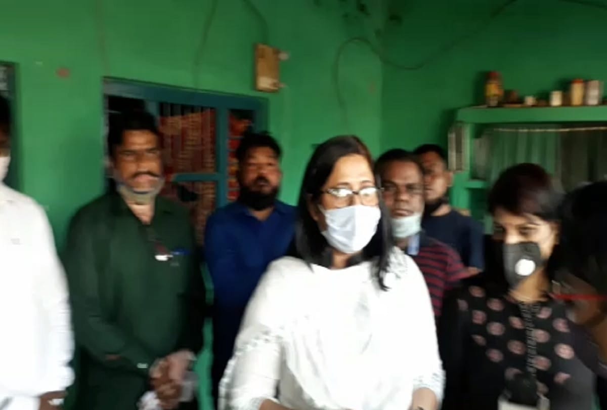 Nirbhaya case advocate Seema Kushwaha meets Hathras case victim family