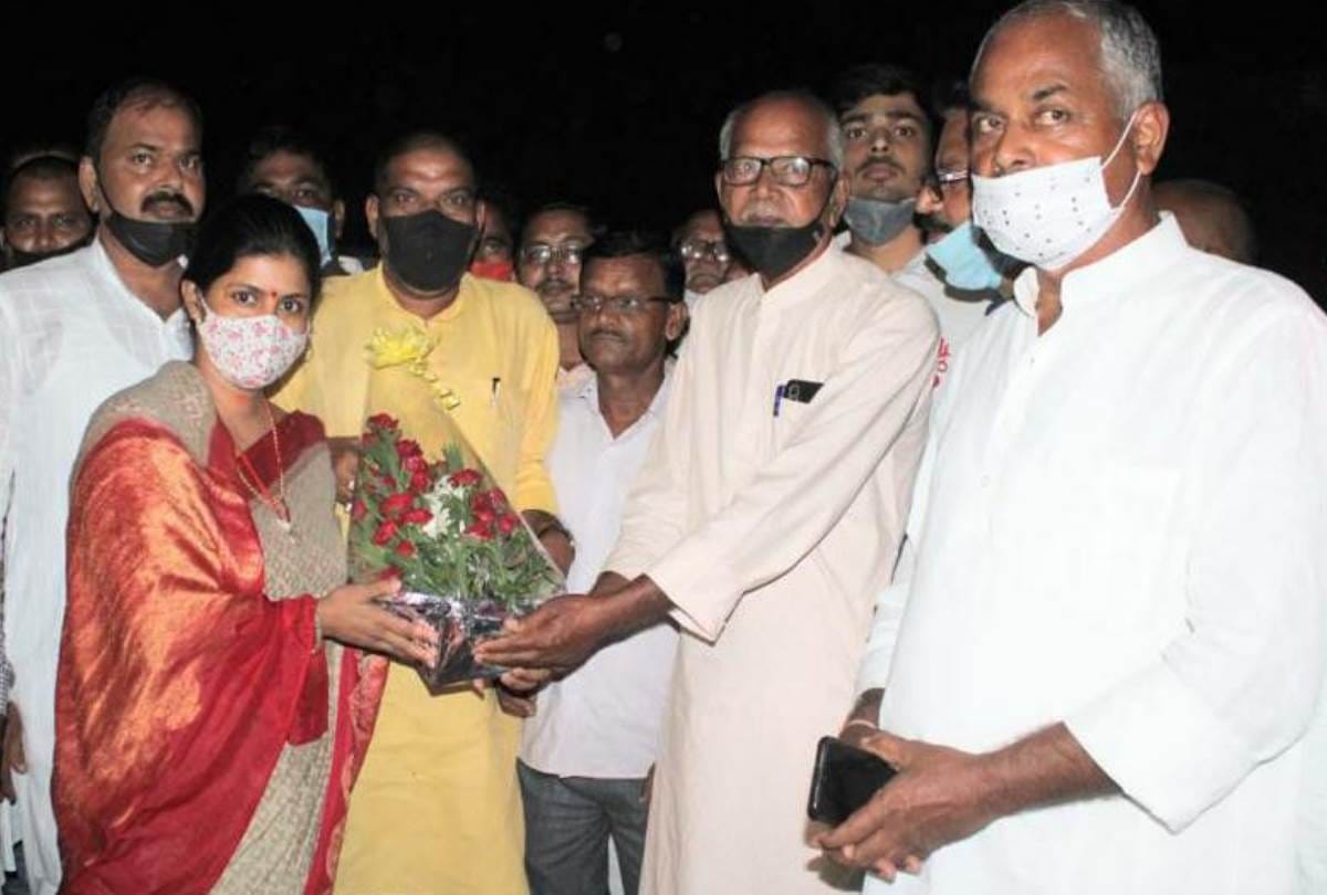minister swati Singh reached ayodhya with family